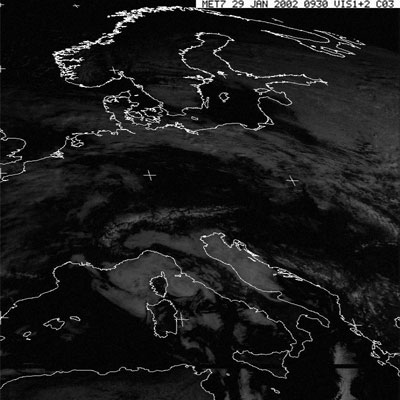 Si consiglia di ingrandire l'immagine per osservare la nebbia sulla Pianura Padana